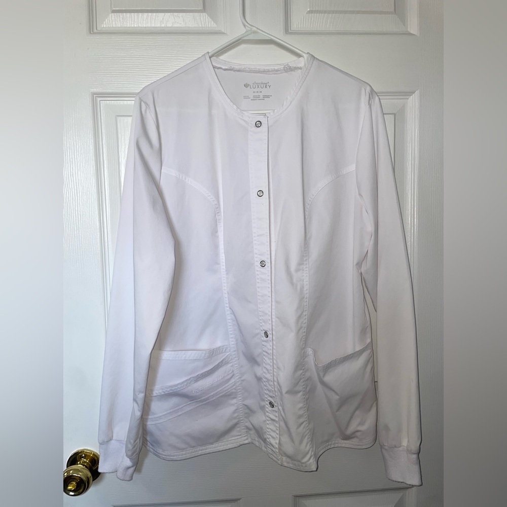CHEROKEE LUXE SCRUB WHITE JACKET SIZE MEDIUM